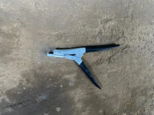 Header plate opener pliers